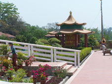 Во дворе у Ступы